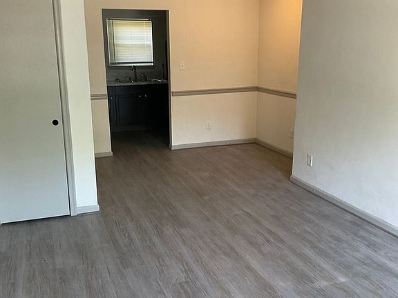 3rd image of 2905 Llewellyn Ave #9962206