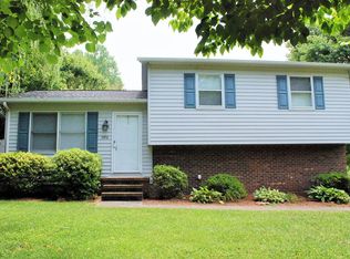 5974 Robinhood Rd, Pfafftown, NC 27040