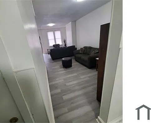 4032 N Fairhill St — Photo 3