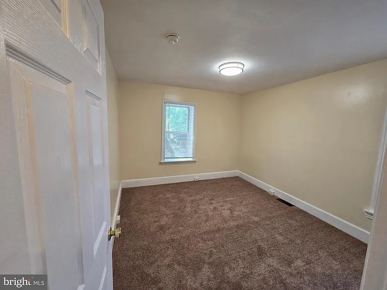 1317 N Walnut St — Photo 13