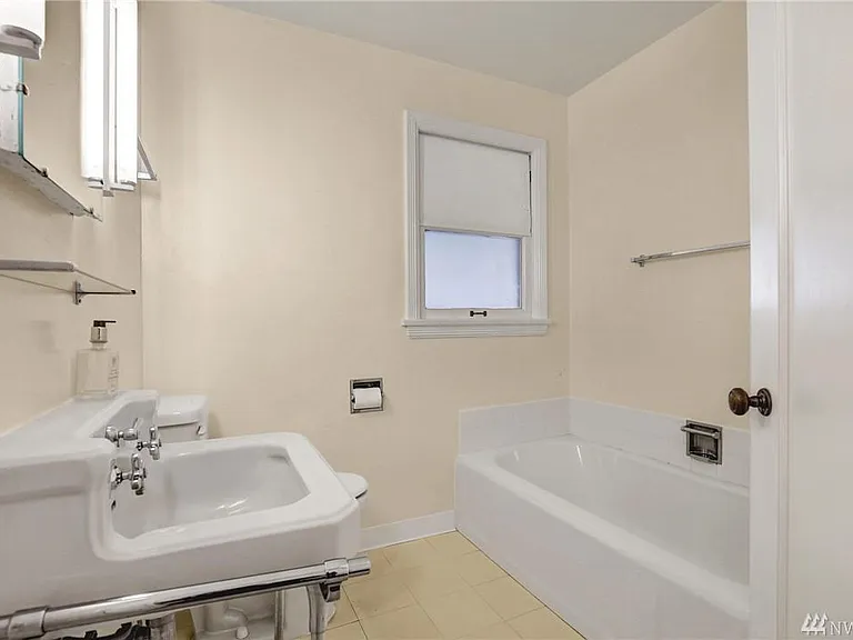 2301 McGilvra Blvd E — Photo 6