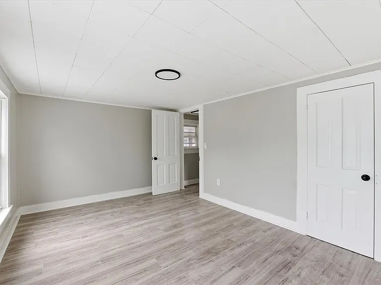 124 Wells St — Photo 14
