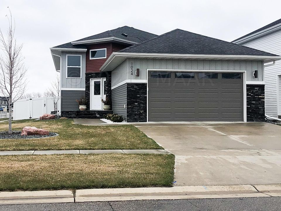 1st image of 1024 28th Ave W