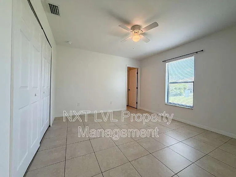 842 SW 39th Ter — Photo 9