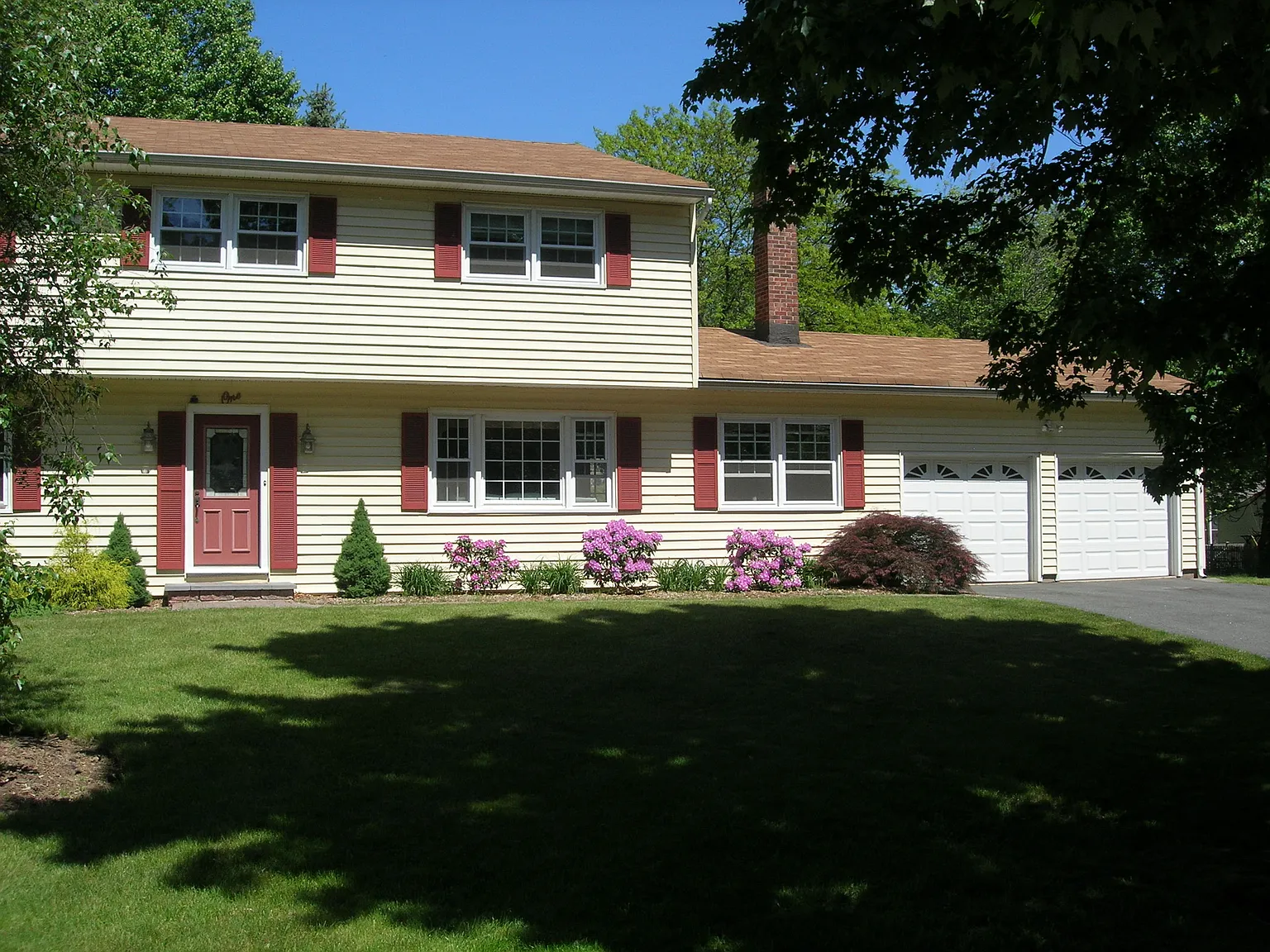 1 Camelot Way photo 1