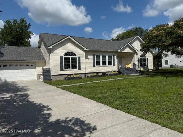 60 Pine Lake Road, Southport, NC 28461