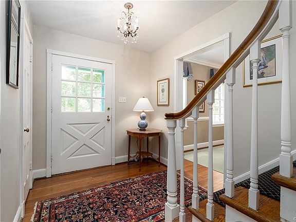 3rd image of 213 W Hillcrest Ave