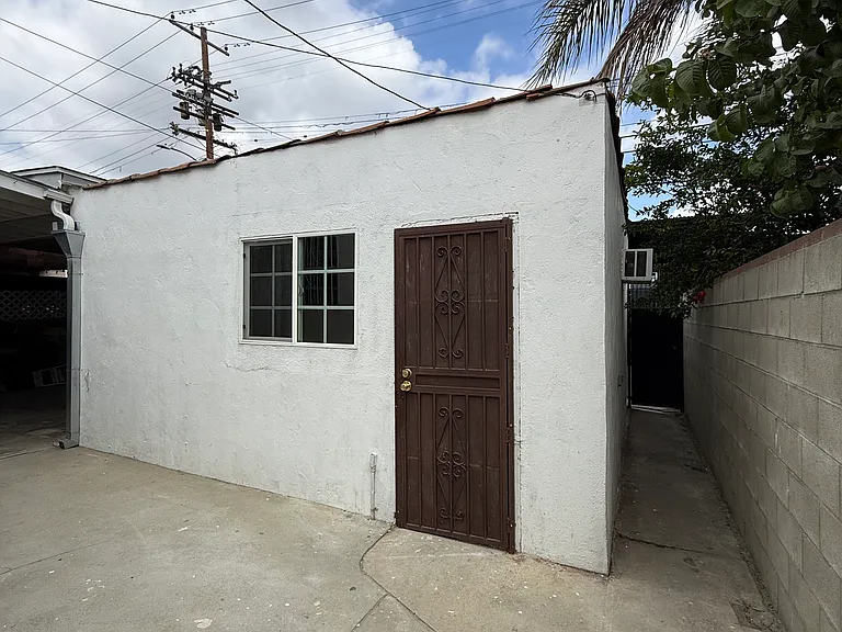 734 S Woods Ave — Photo 1