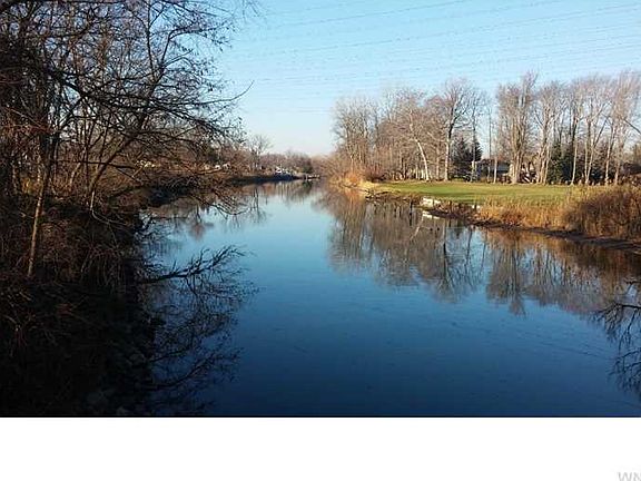3rd image of 604 Ellicott Creek Rd