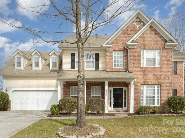 5902 Kirkwynd Commons Dr, Charlotte, NC 28278