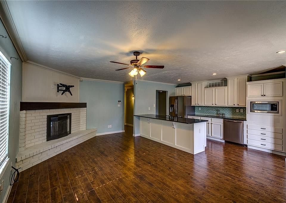 1st image of 923 Sunny Slope Dr
