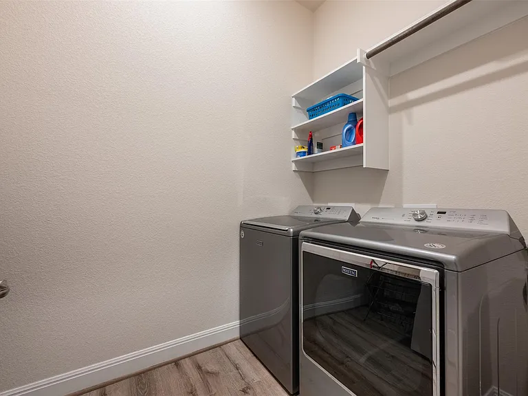 725 Millcreek Ln — Photo 31