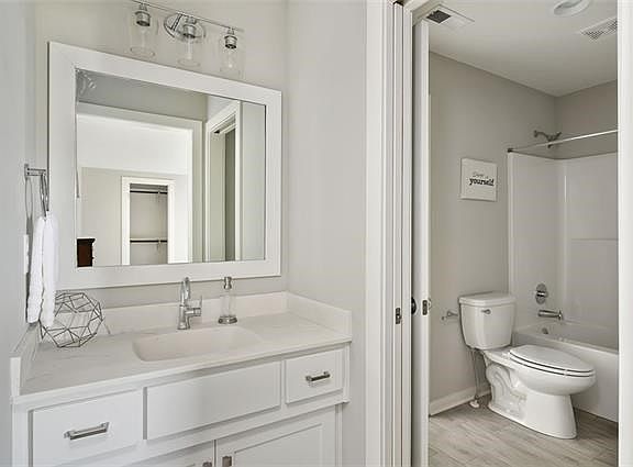 3rd image of 326 NW Ambersham Dr