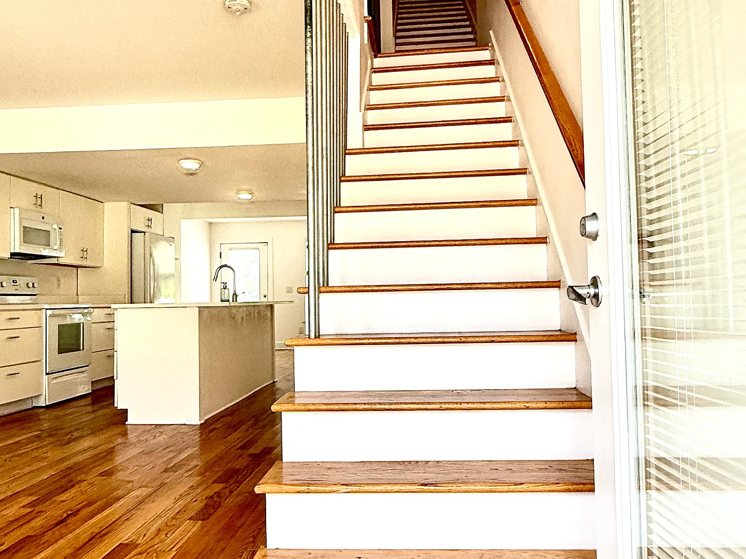 3 bed, 2.5 bath, 1820 sqft, $2,575 — Photo 3