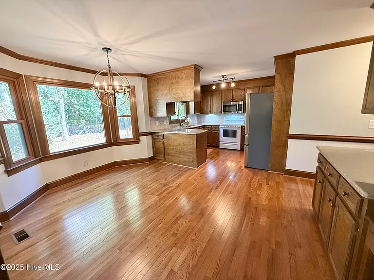 703 Daventry Dr — Photo 34
