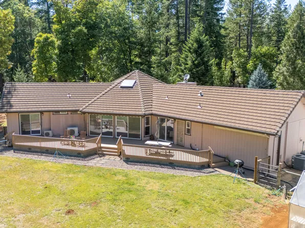 1133 Idlewild Dr, Cave Junction, OR 97523
