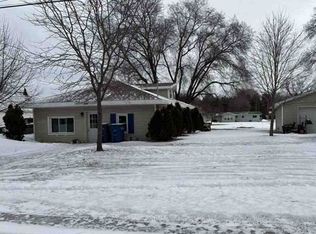 3186 Idlewild Rd, Suamico, WI 54173