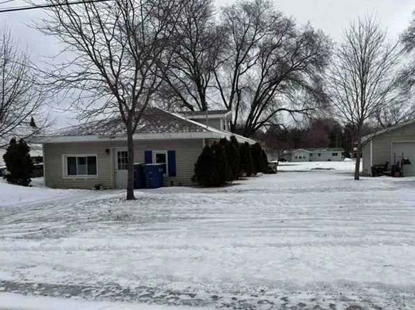 3186 Idlewild Rd, Suamico, WI 54173