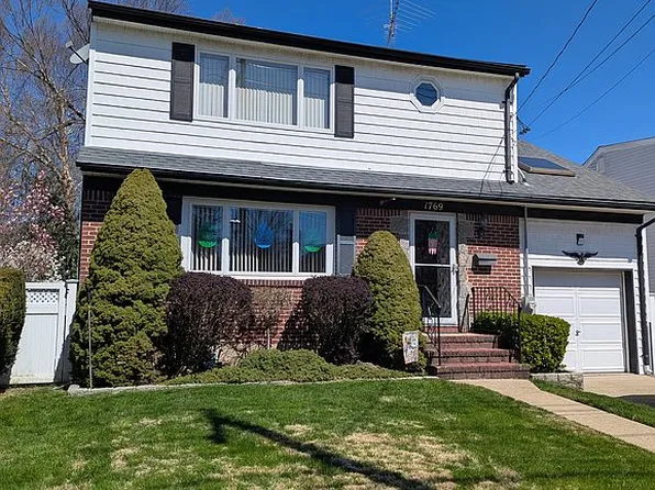 1769 W End Ave, New Hyde Park, NY 11040