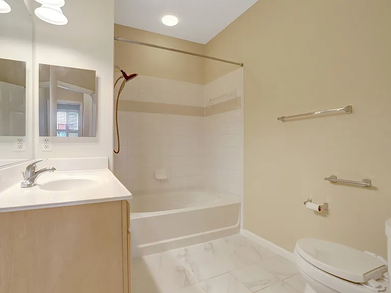 2301 25th St S #4-412 — Photo 21