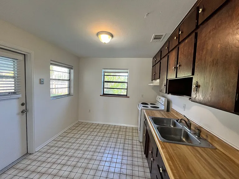2244 Shelby Dr — Photo 6