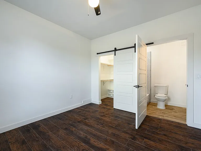 3120 Cockrell — Photo 4