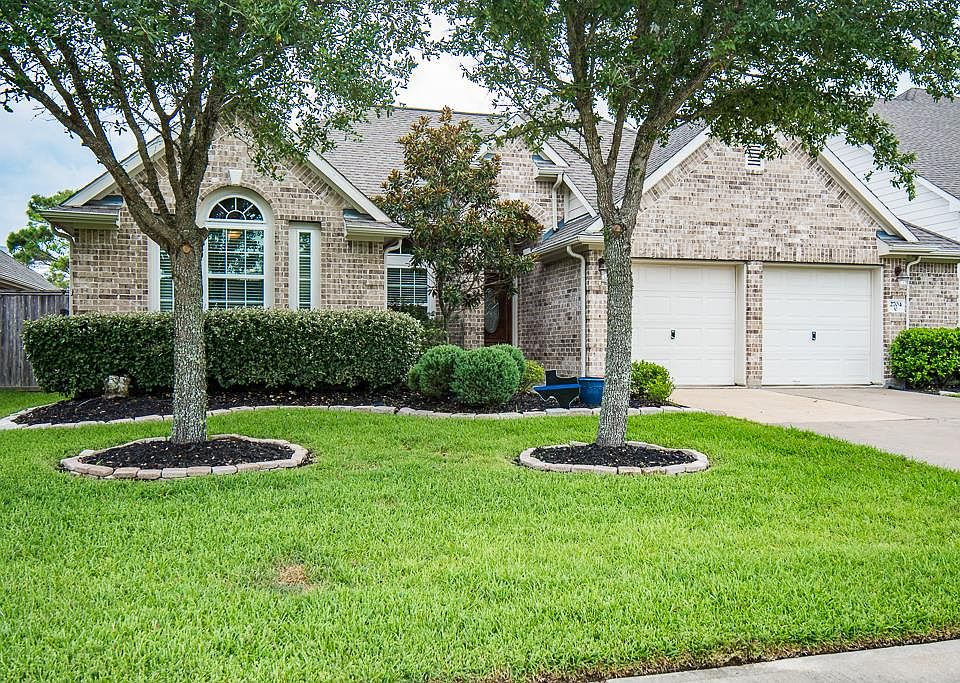 1st image of 2704 Chinaberry Park Ln