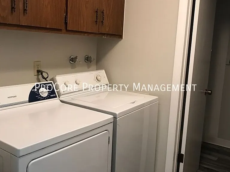 511 W Pine Ave — Photo 16