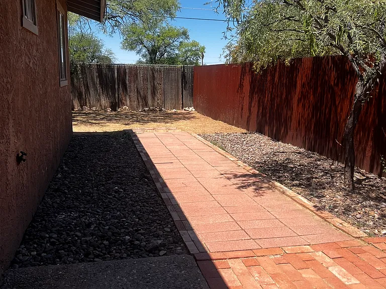 1921 N Madelyn Ave — Photo 20