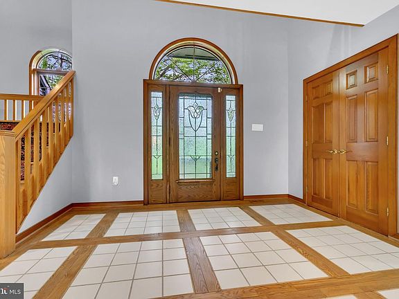 5th image of 132 Beverly Dr