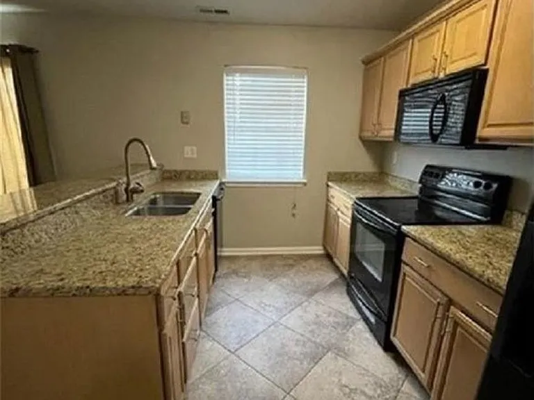 315 Ferdinand Cir — Photo 4