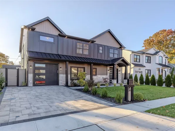 36 Foster Lane, Westbury, NY 11590