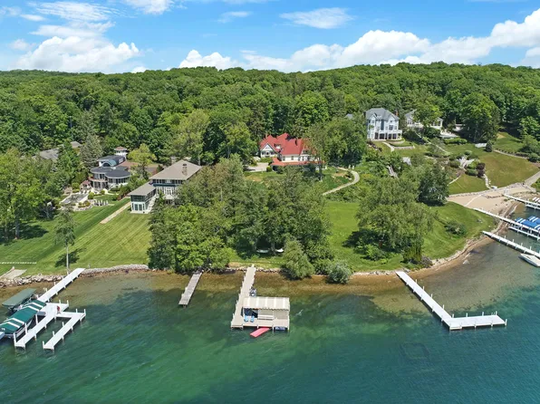 N2202 Bonnie Brae Ln, Lake Geneva, WI 53147