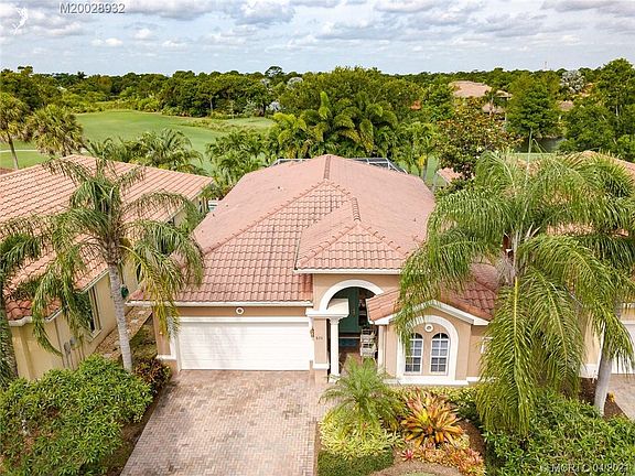 2nd image of 826 SW Palm Cove Dr