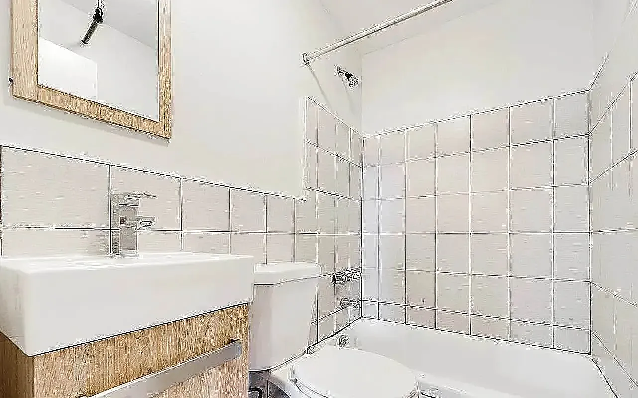 915 Sterling Place — Photo 4