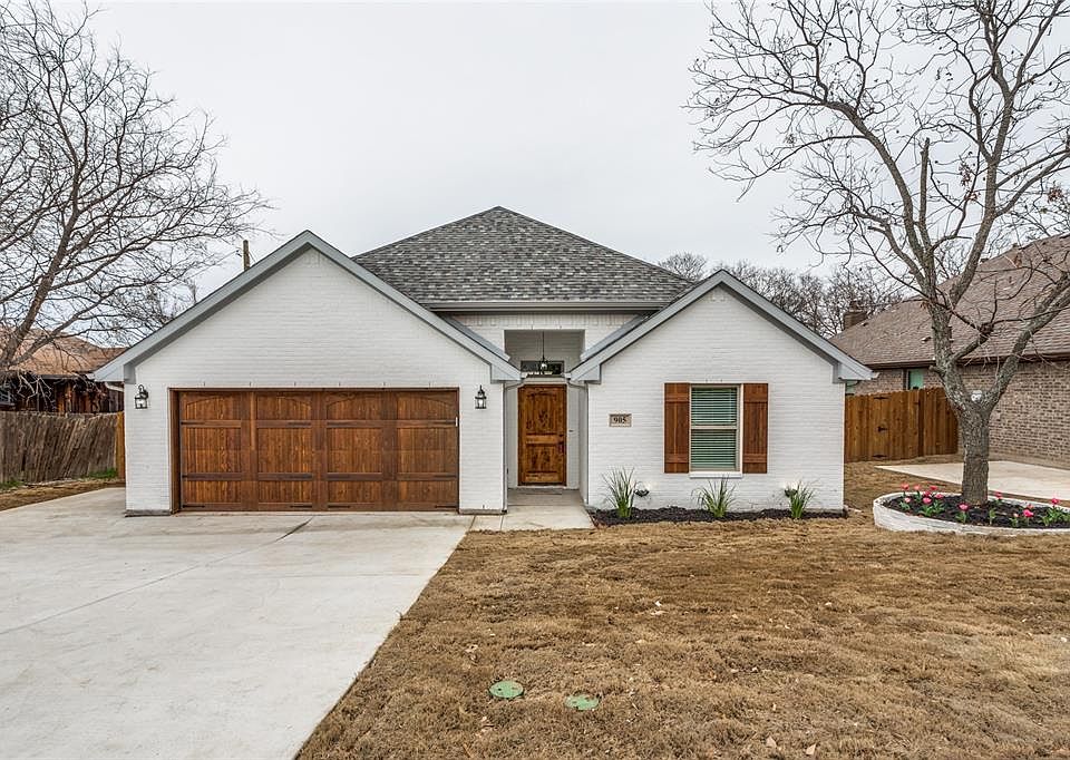 1st image of 905 Meadow Park Dr