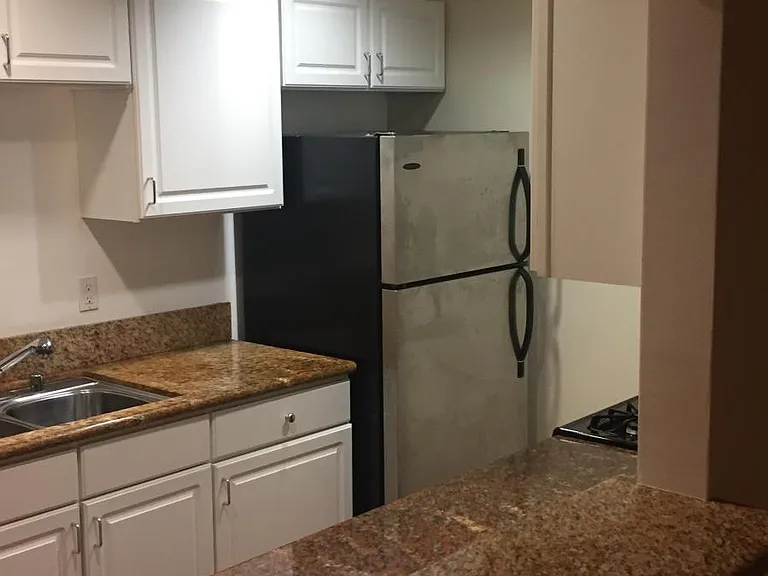 21529 Saticoy St #103 — Photo 4