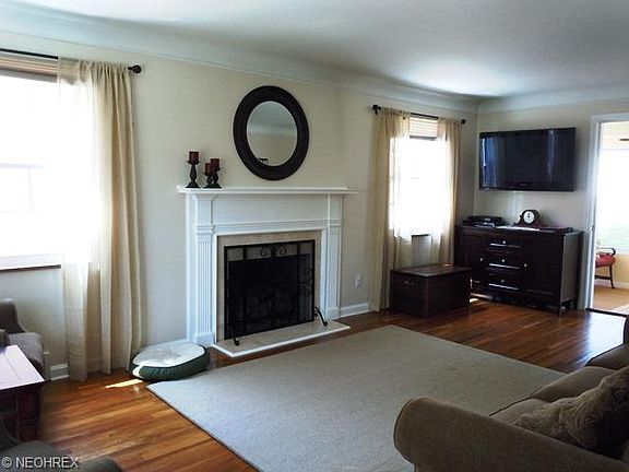 3rd image of 2046 E 226th St