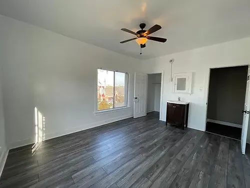 200 W Grand Ave #4 — Photo 4
