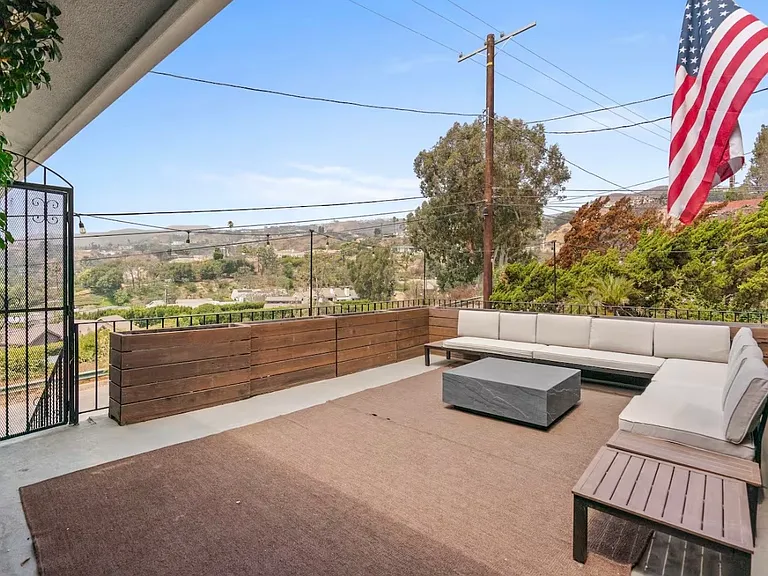 Las Lomas Ave — Photo 3