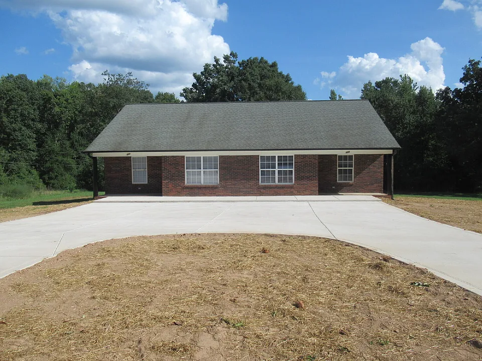 820 Horseshoe Lake Rd