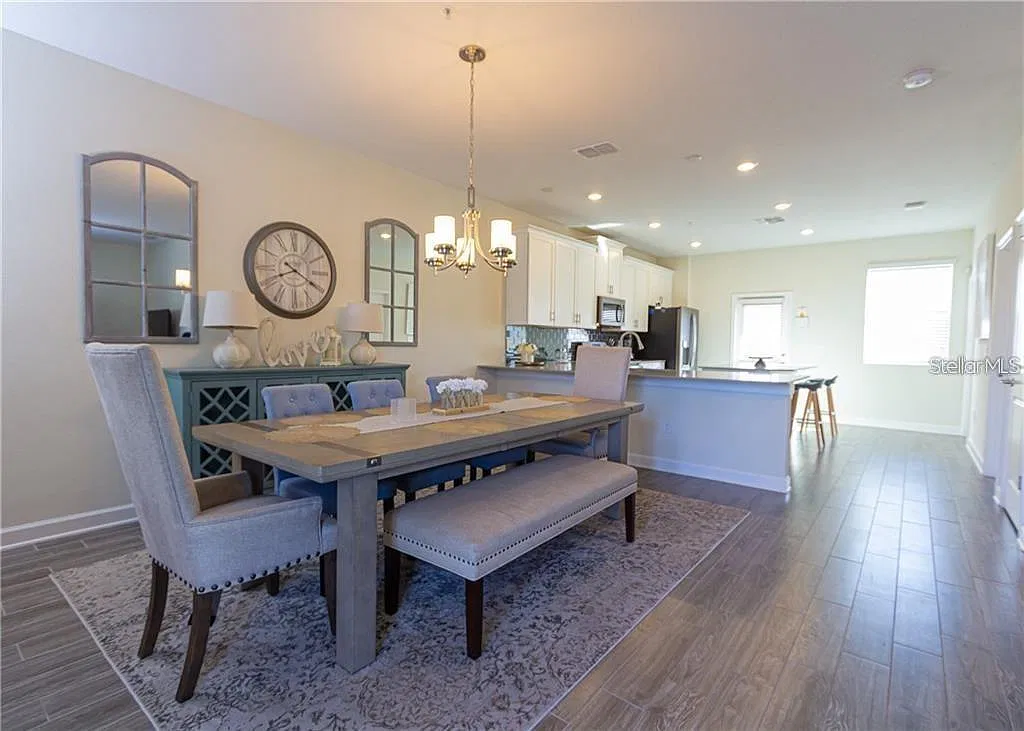 3 bed, 2.5 bath, 1636 sqft, $3,200 — Photo 3