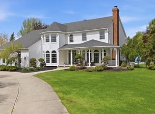 5559 Oakdale Ln, Williamsville, NY 14221