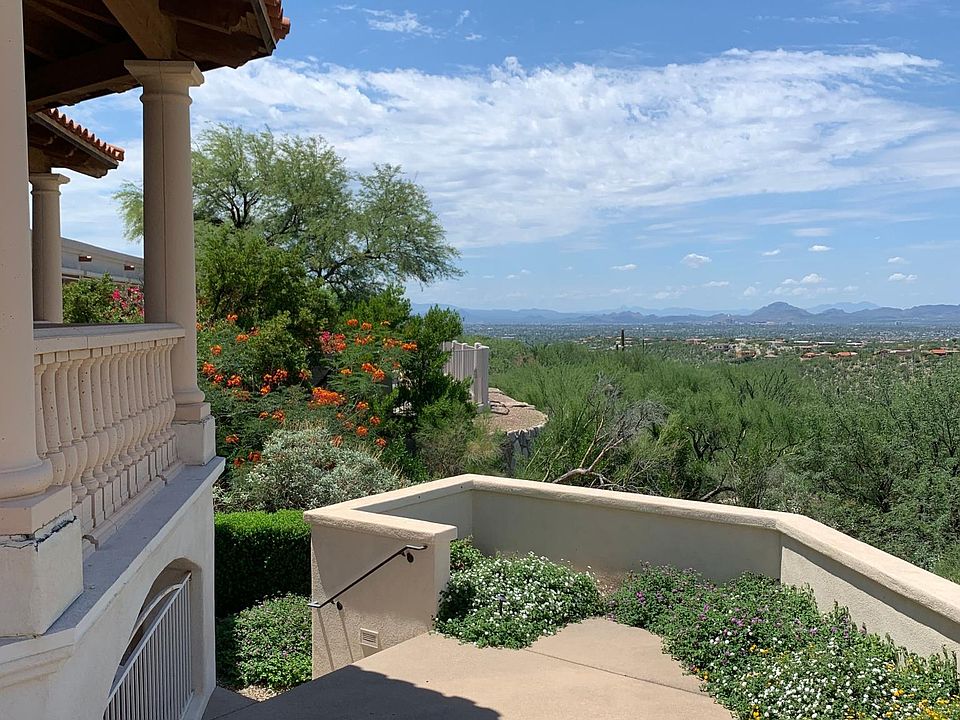 Catalina Foothills 4 bedroom 4 bath Home located in prestigious Canyon Ridge. 270-degree VIEWS!