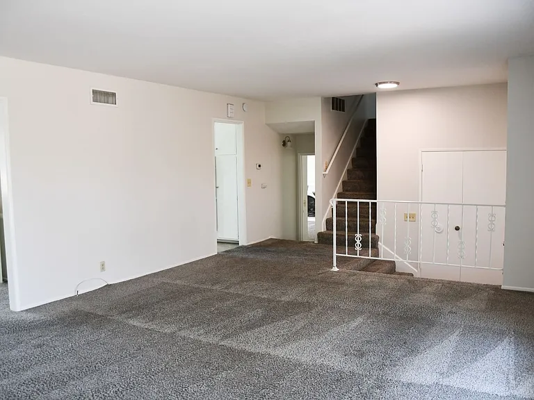 522 E Collins Ave — Photo 12