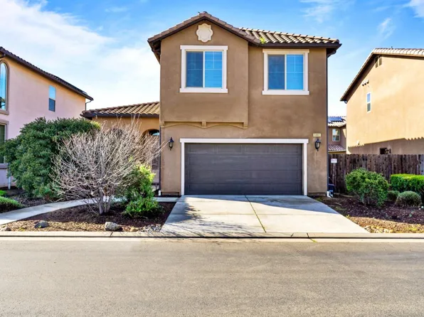 5962 E Via San Loppia Dr, Fresno, CA 93727