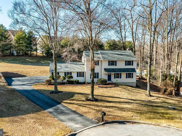 10 Edgewood Dr, Downingtown, PA 19335