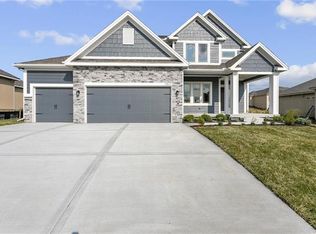 10916 N Crystal Ave, Kansas City, MO 64156