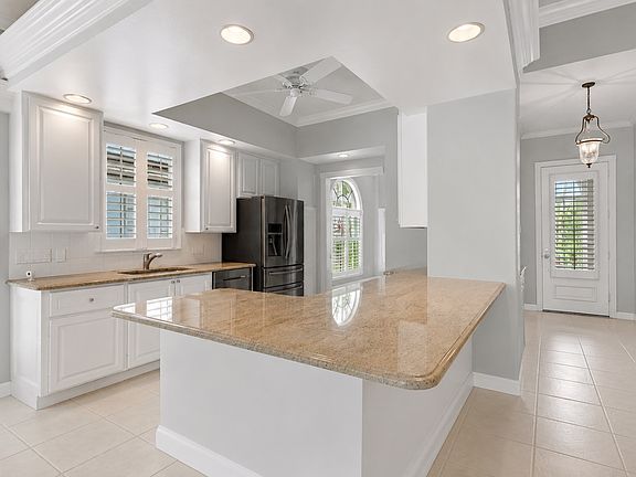 4th image of 5405 Freeport Ln