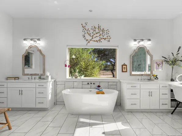 22050 Hanging Oak, San Antonio, TX 78266